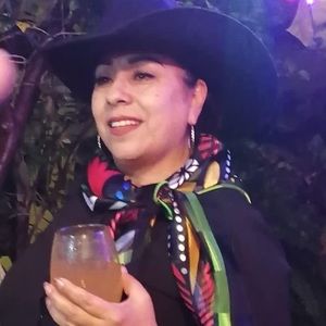 Meet your Posher, Chayito